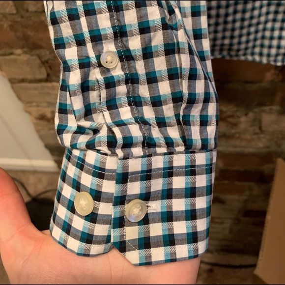 Men’s Express fitted button down - Picture 2 of 4